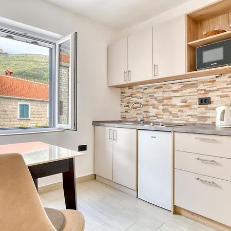 Symphony Apartments Street View Petrovac Екстериор снимка
