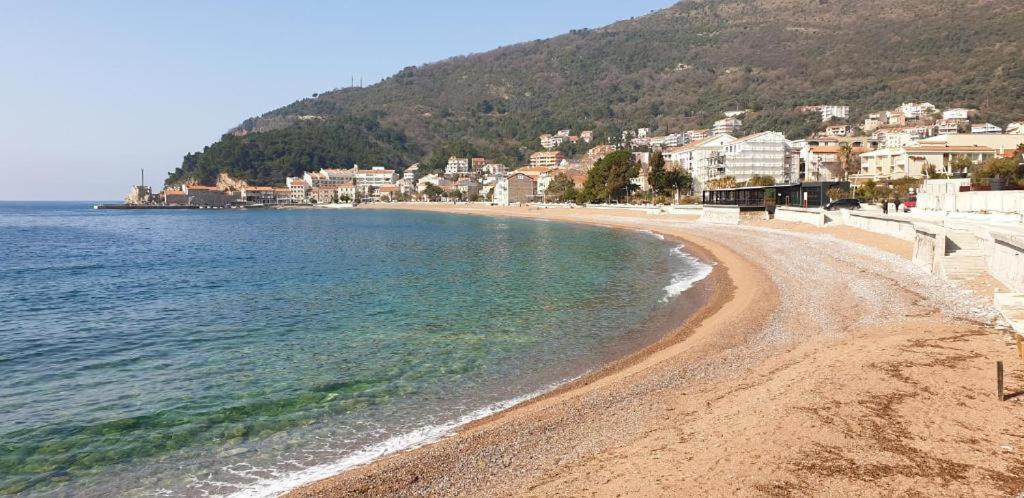 Symphony Apartments Street View Petrovac Екстериор снимка