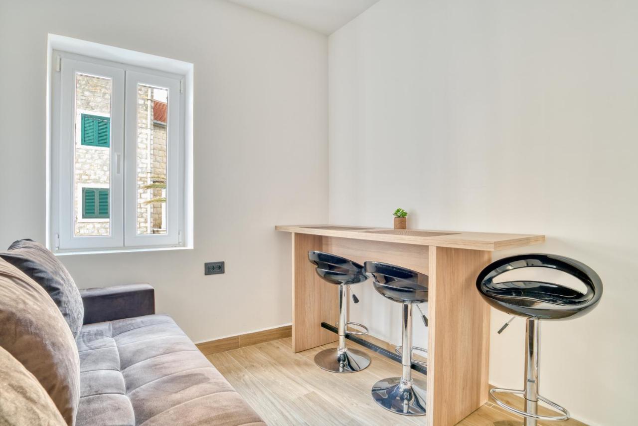 Symphony Apartments Street View Petrovac Екстериор снимка