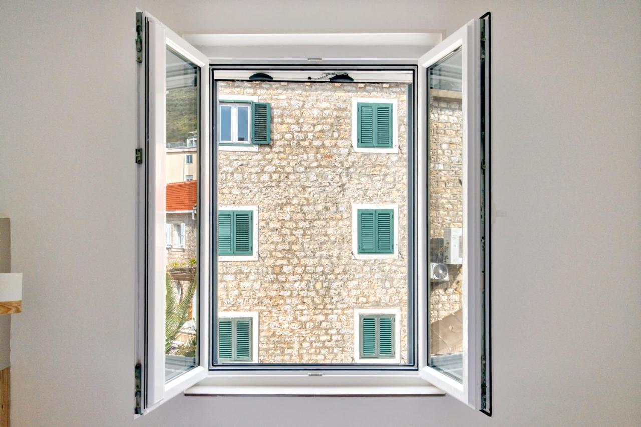 Symphony Apartments Street View Petrovac Екстериор снимка