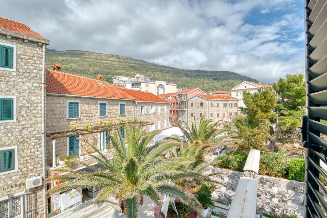 Symphony Apartments Street View Petrovac Екстериор снимка